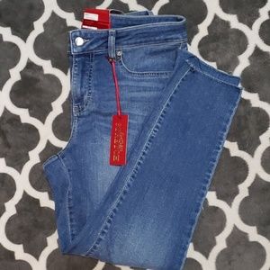 NWT Ankle Cropped jeans